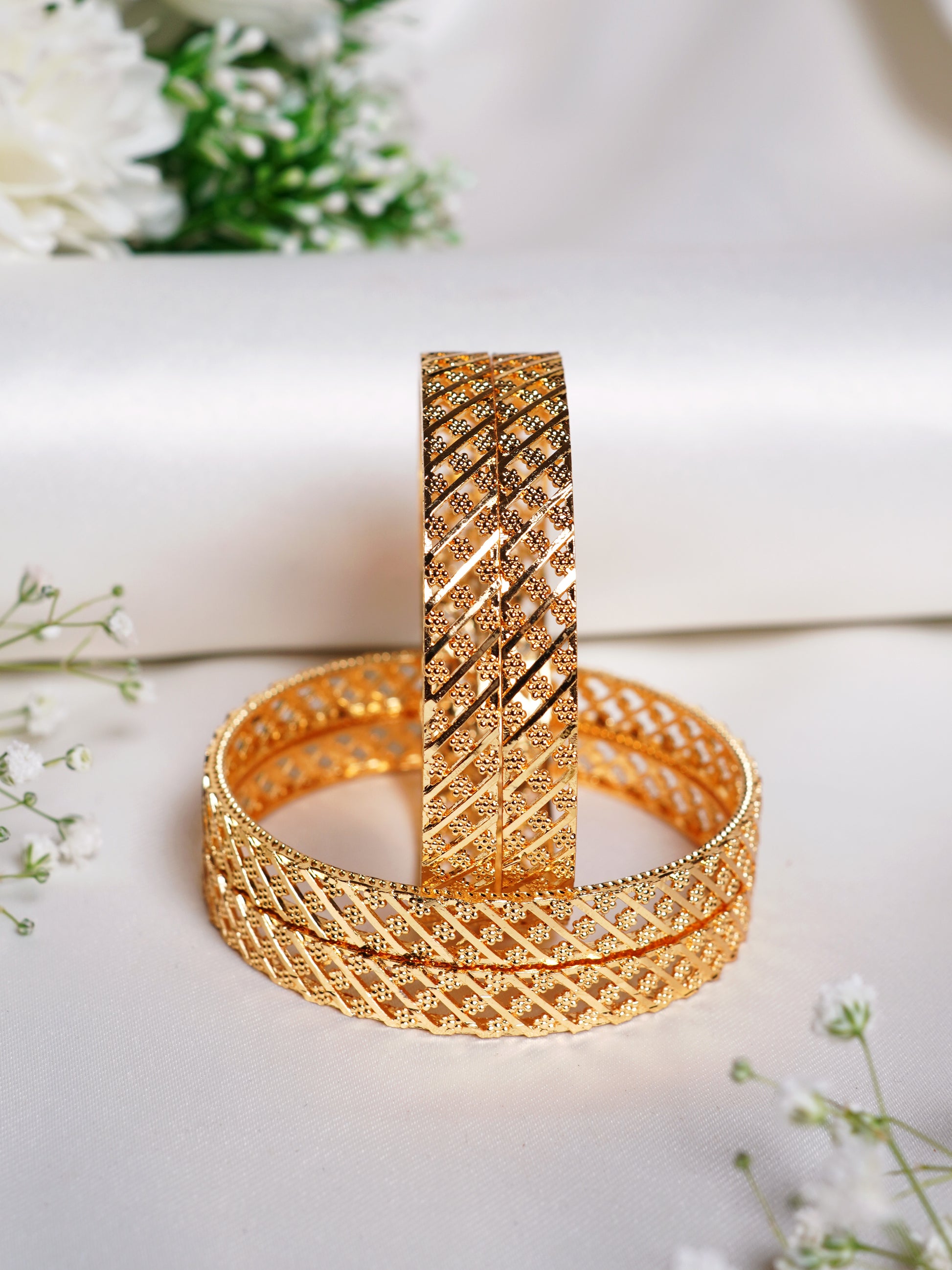 Diagonal Jali Gold Bangle Set
