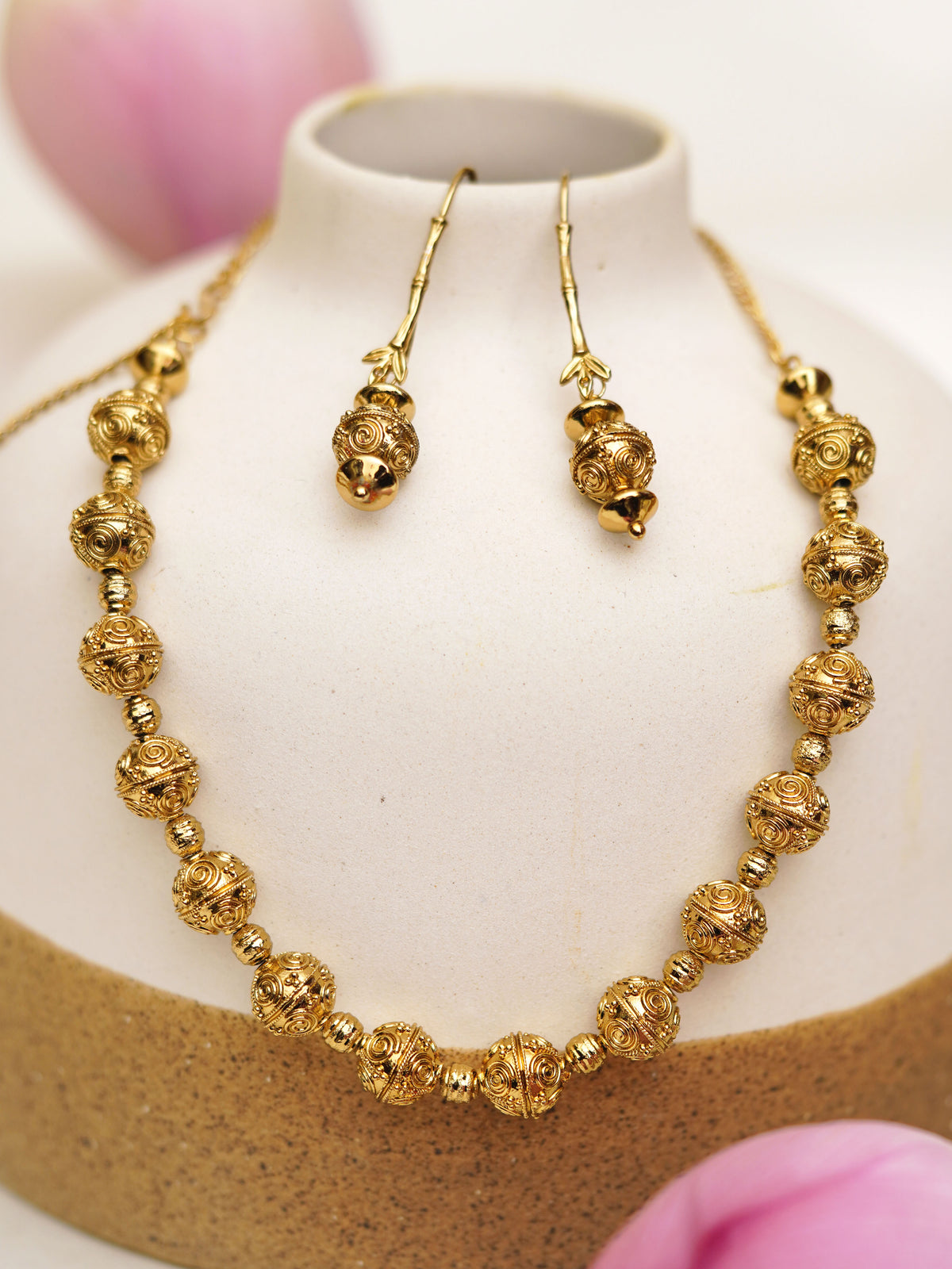 Antique Swirl Bead Necklace Set