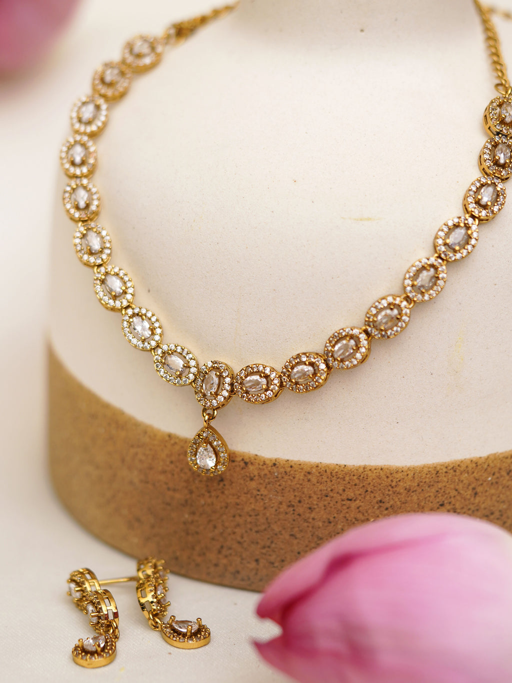 White Sparkle Teardrop Necklace Set