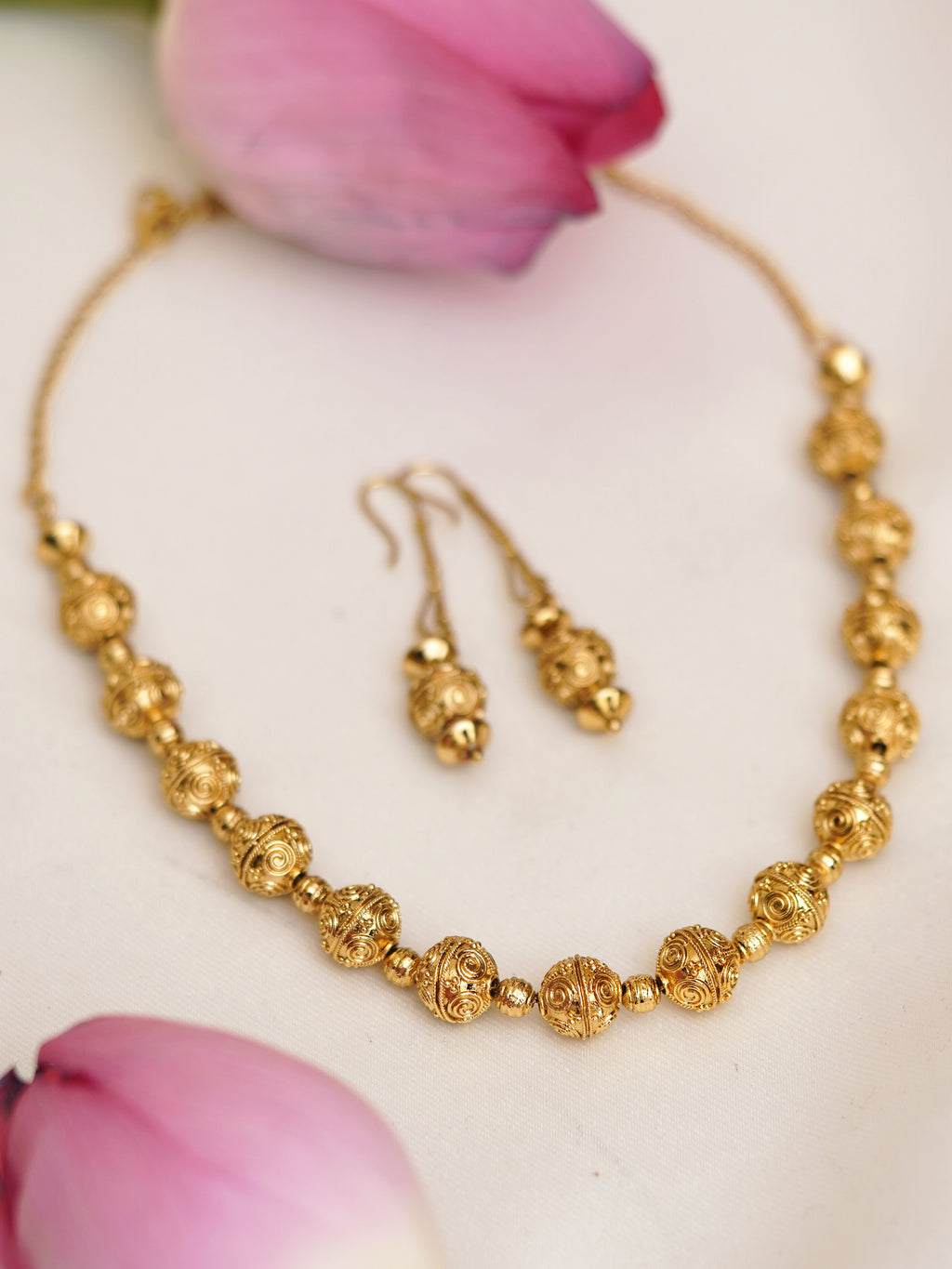 Antique Swirl Bead Necklace Set
