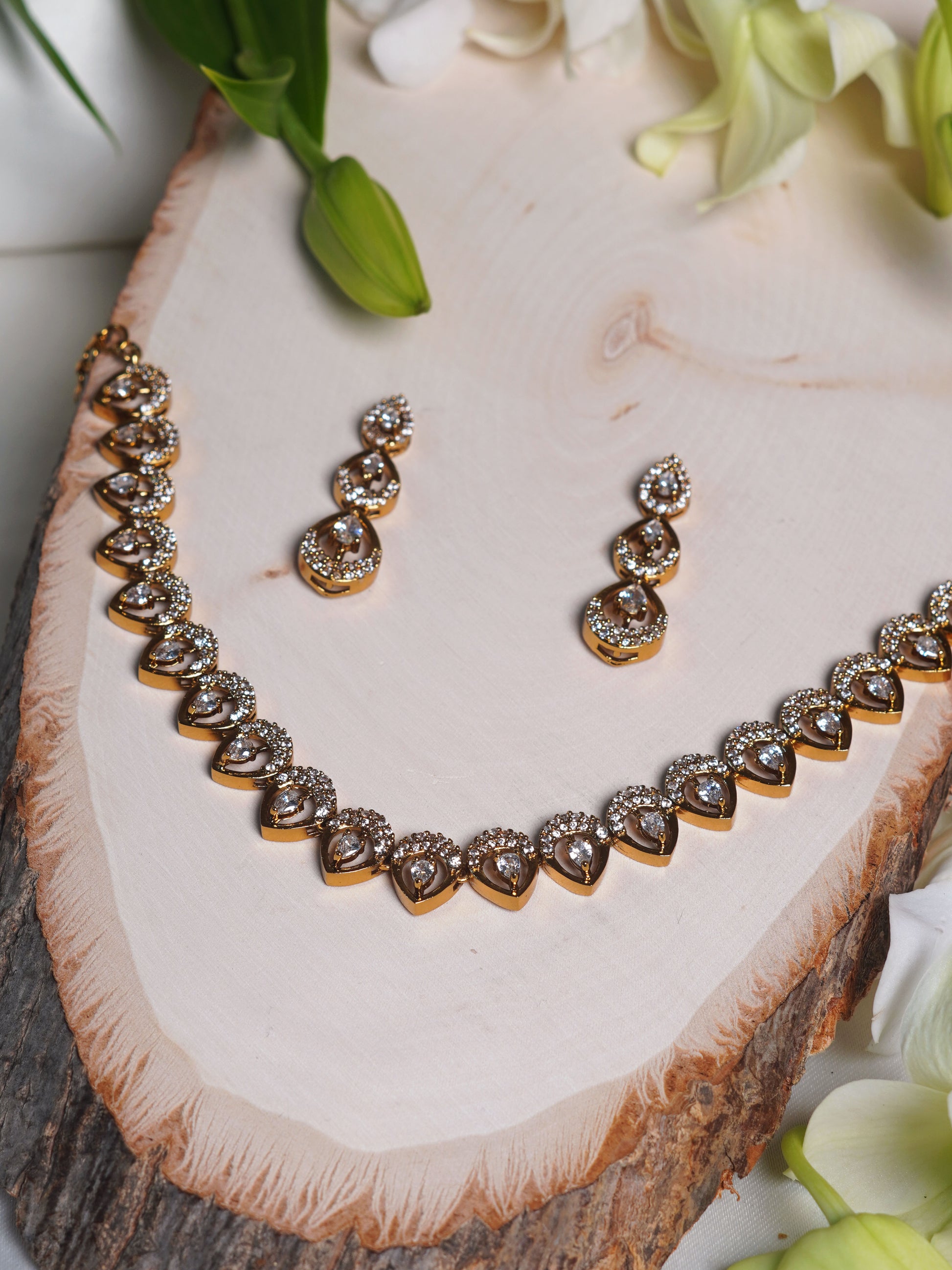 Ivory Teardrop Crystal Necklace Set