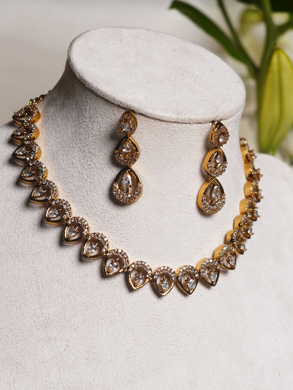 Ivory Teardrop Crystal Necklace Set