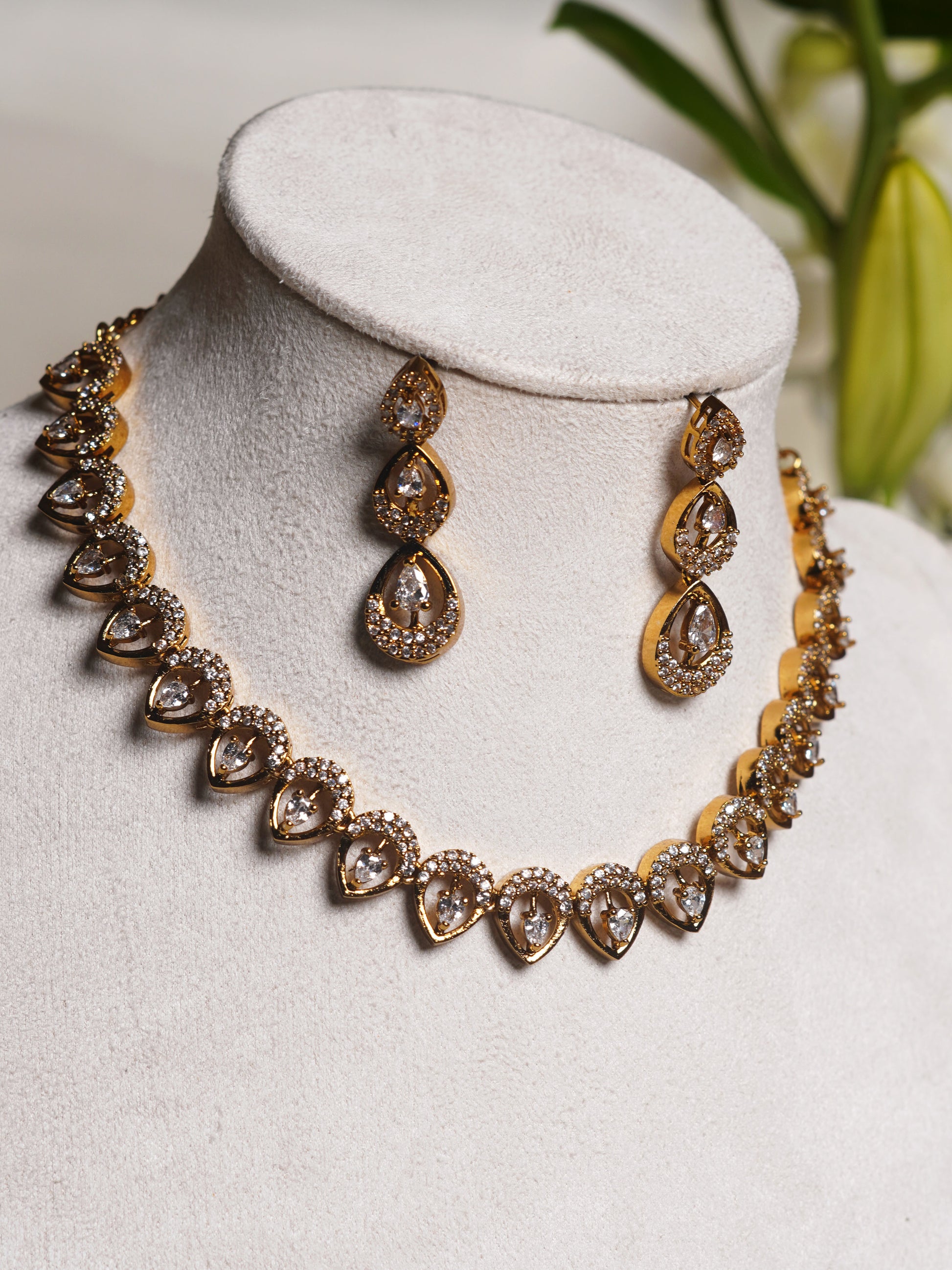 Ivory Teardrop Crystal Necklace Set