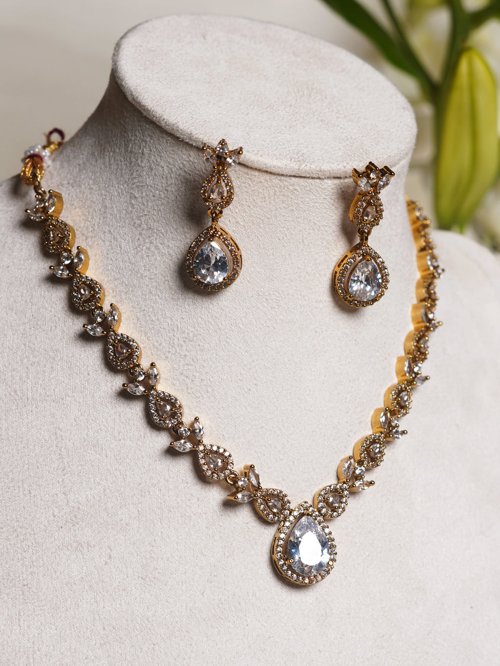 Ivory Teardrop Vine Necklace Set