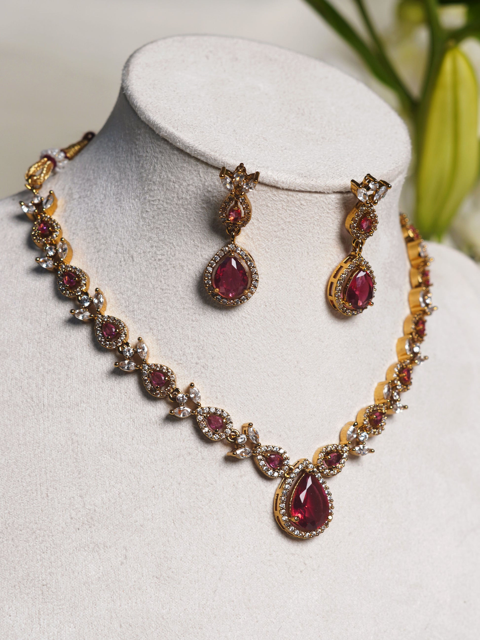 Crimson Teardrop Vine Necklace Set
