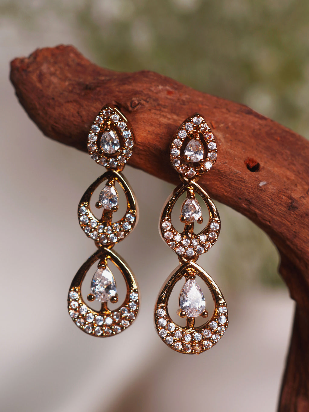 Ivory Teardrop Crystal Necklace Set