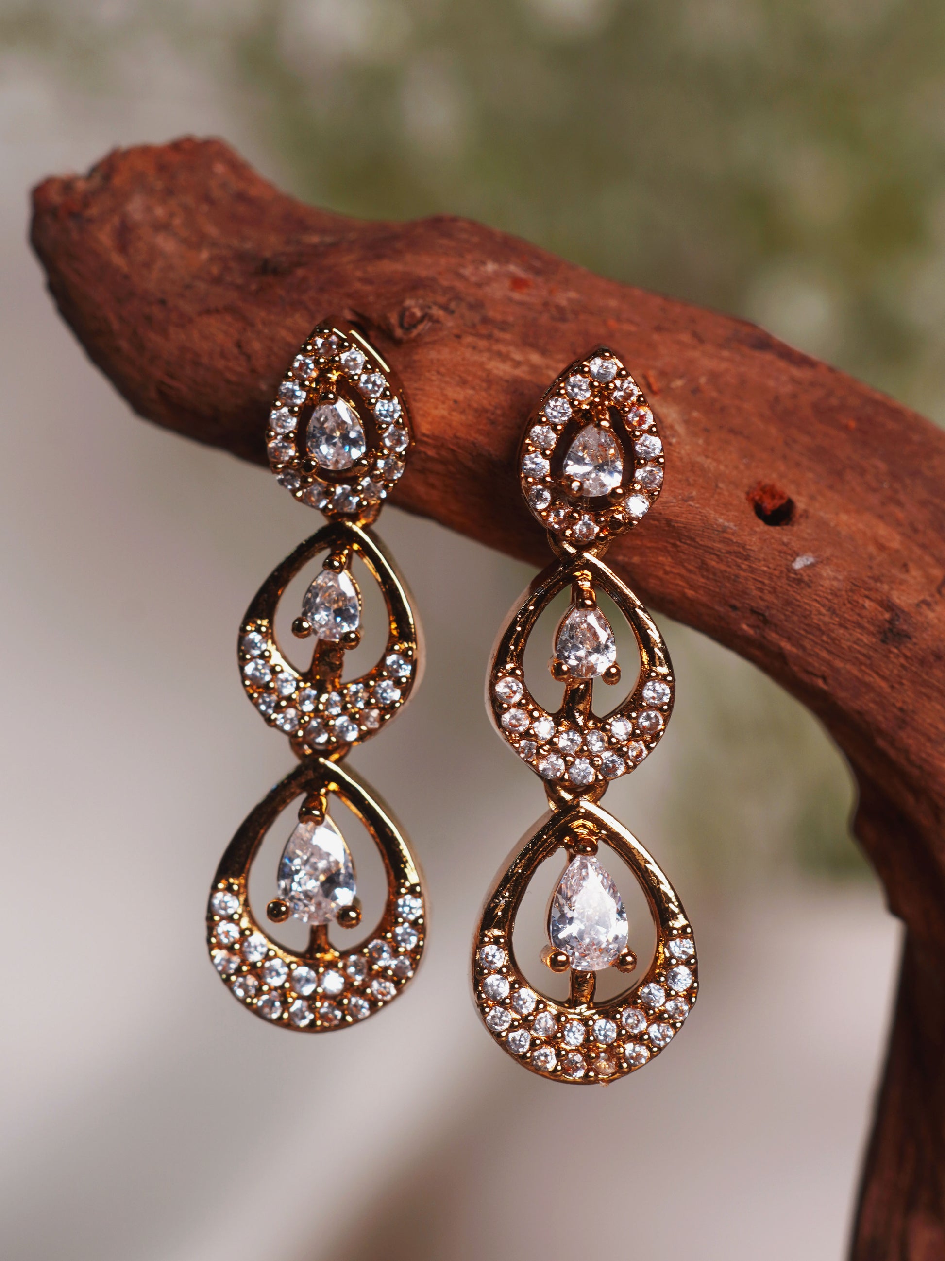 Ivory Teardrop Crystal Necklace Set