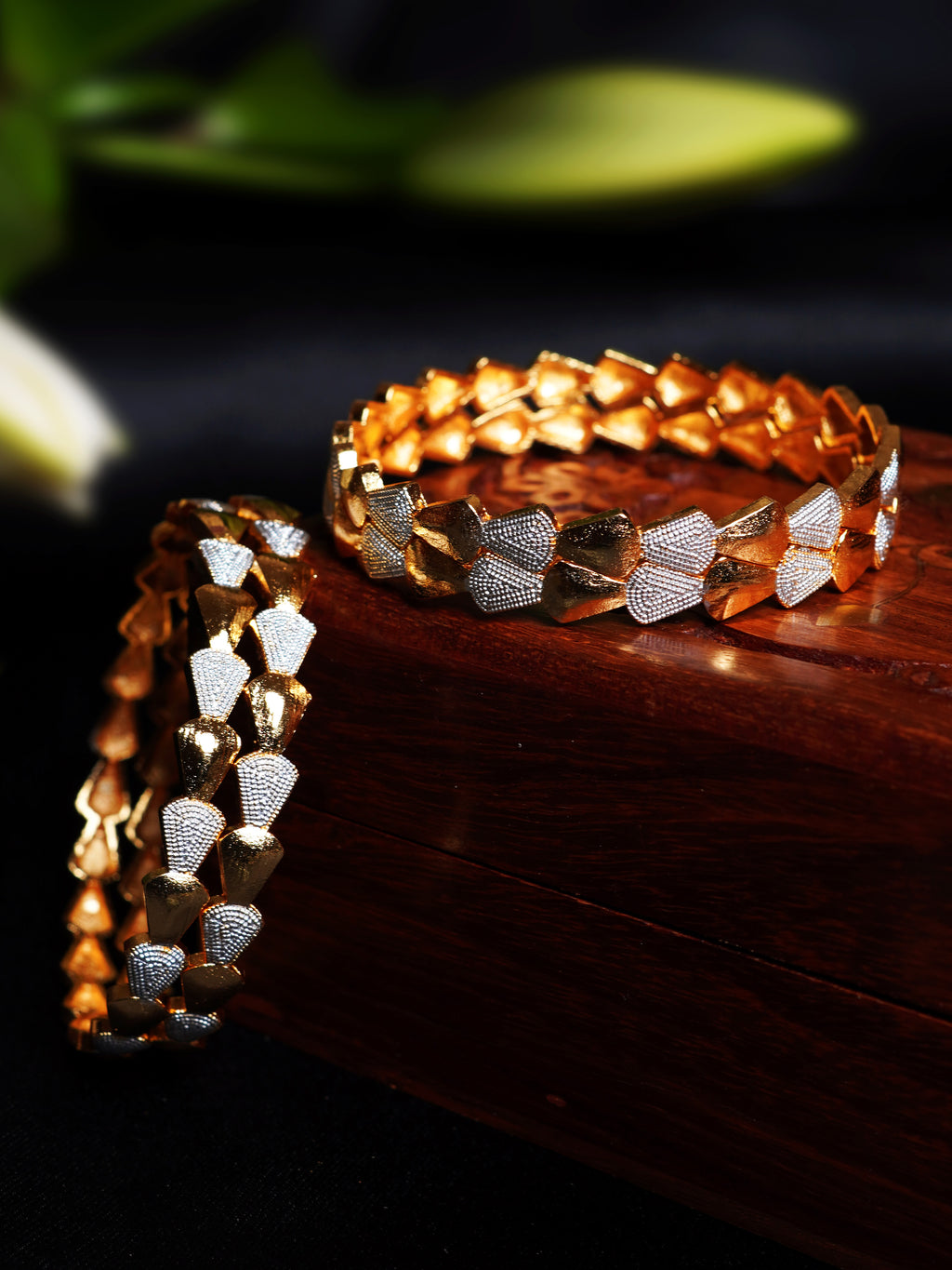 Dual Tone Paan Design Bangle Set