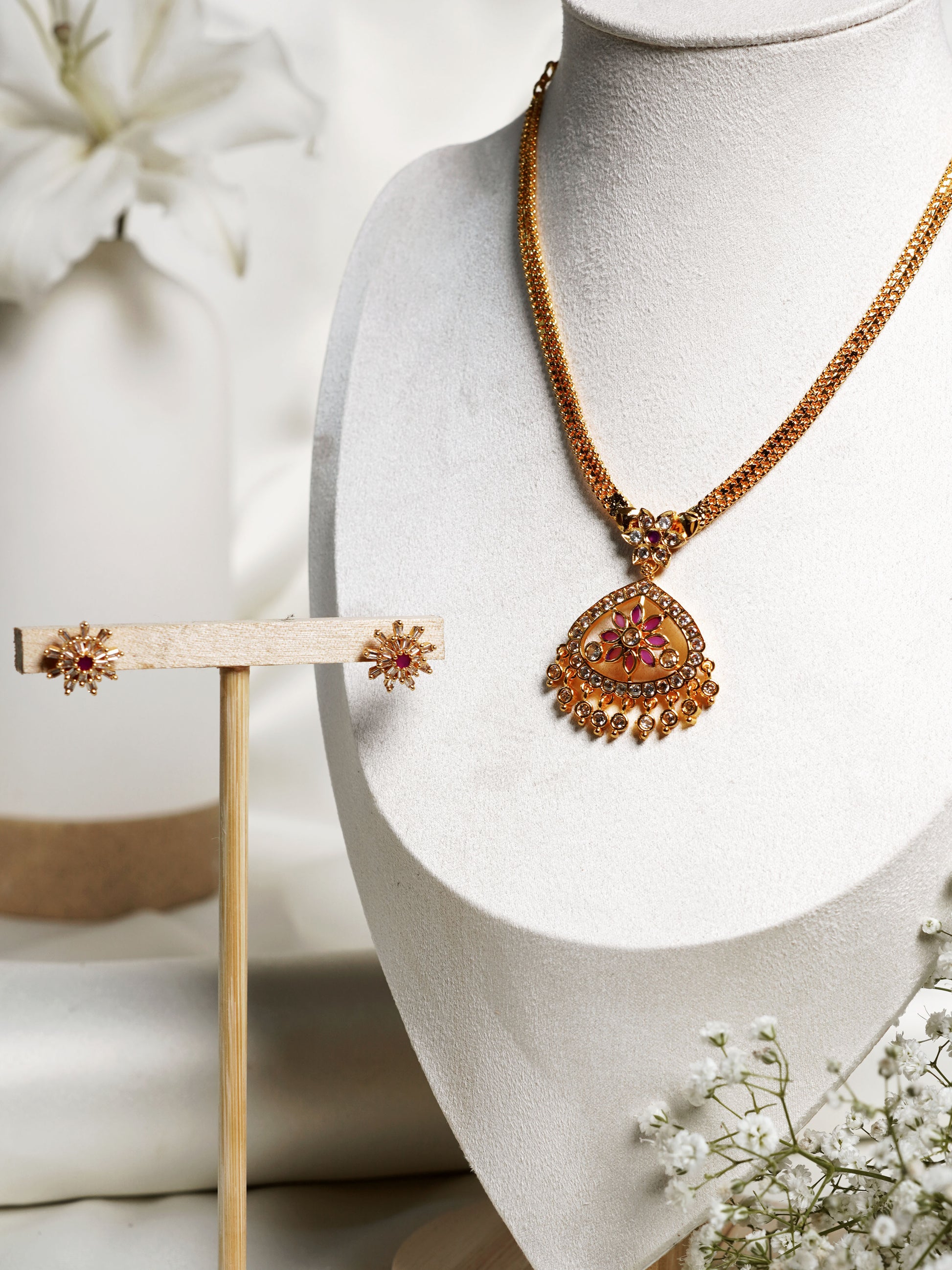 Blush Lotus Kundan Fan Necklace Set