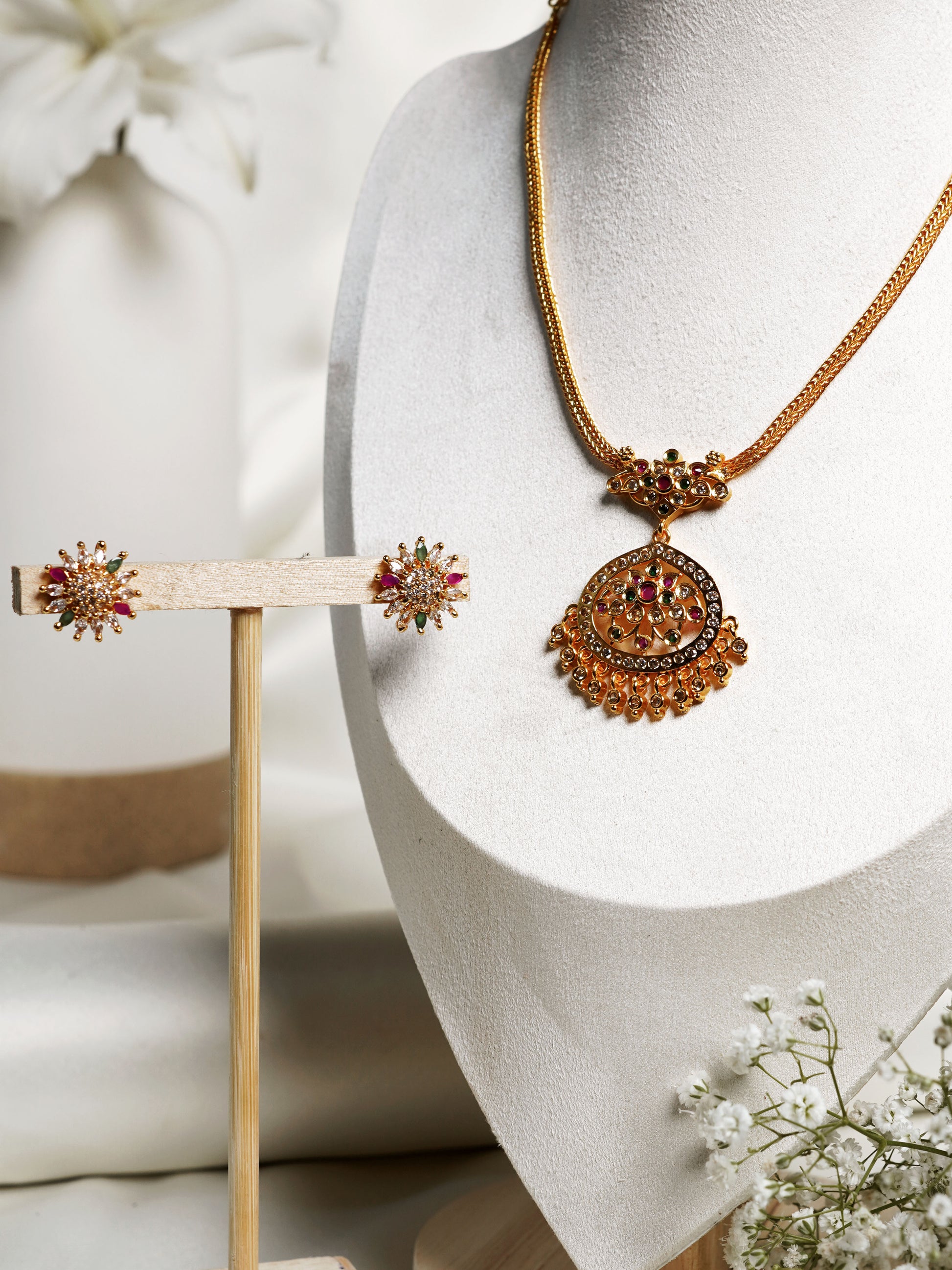 Regal Bloom Kundan Medallion Necklace Set