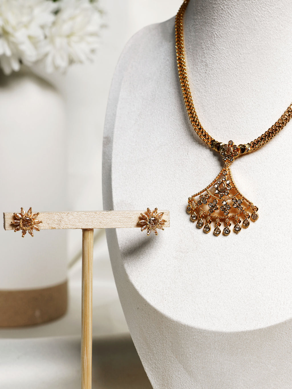 Ivory Bloom Kundan Fan Necklace Set