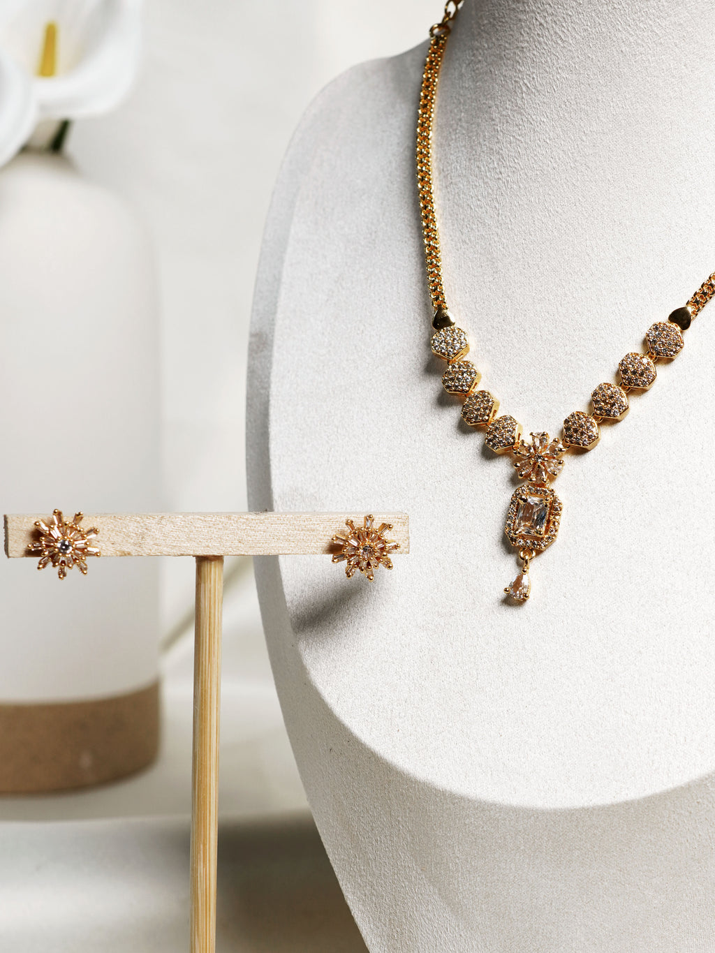 Ivory Bloom Crystal Pendant Necklace Set