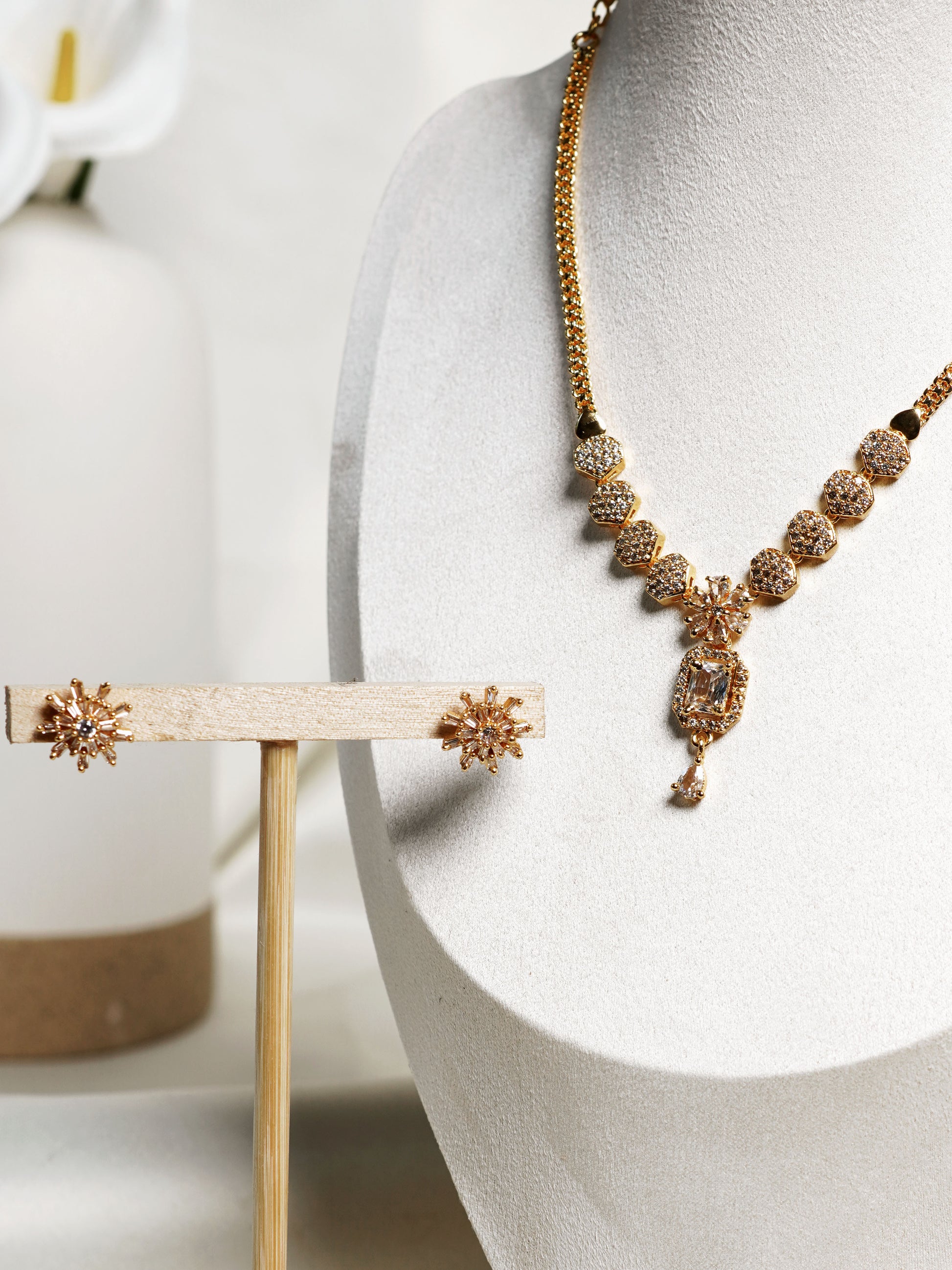 Ivory Bloom Crystal Pendant Necklace Set