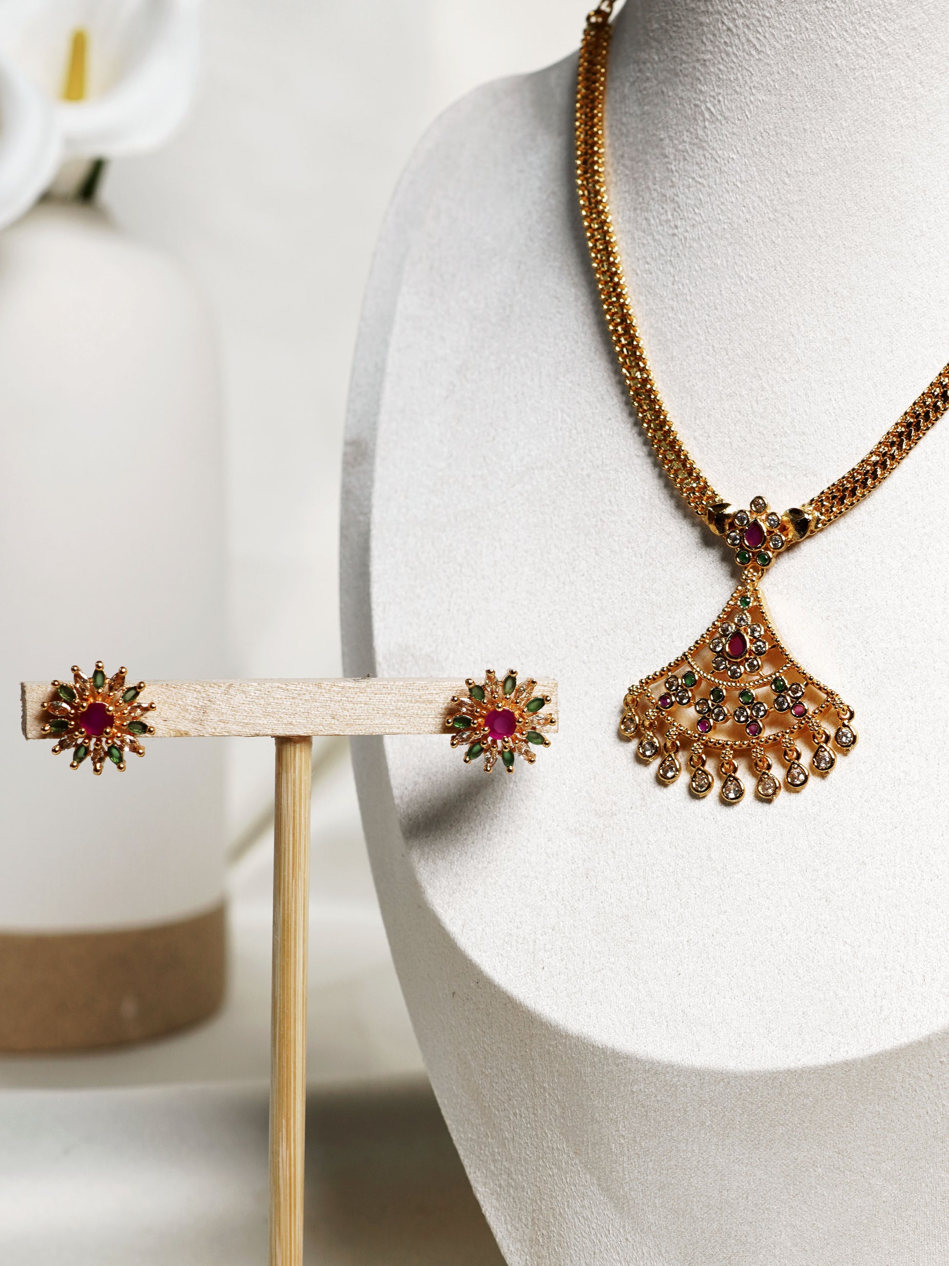 Rangoli Arc Kundan Drop Necklace Set