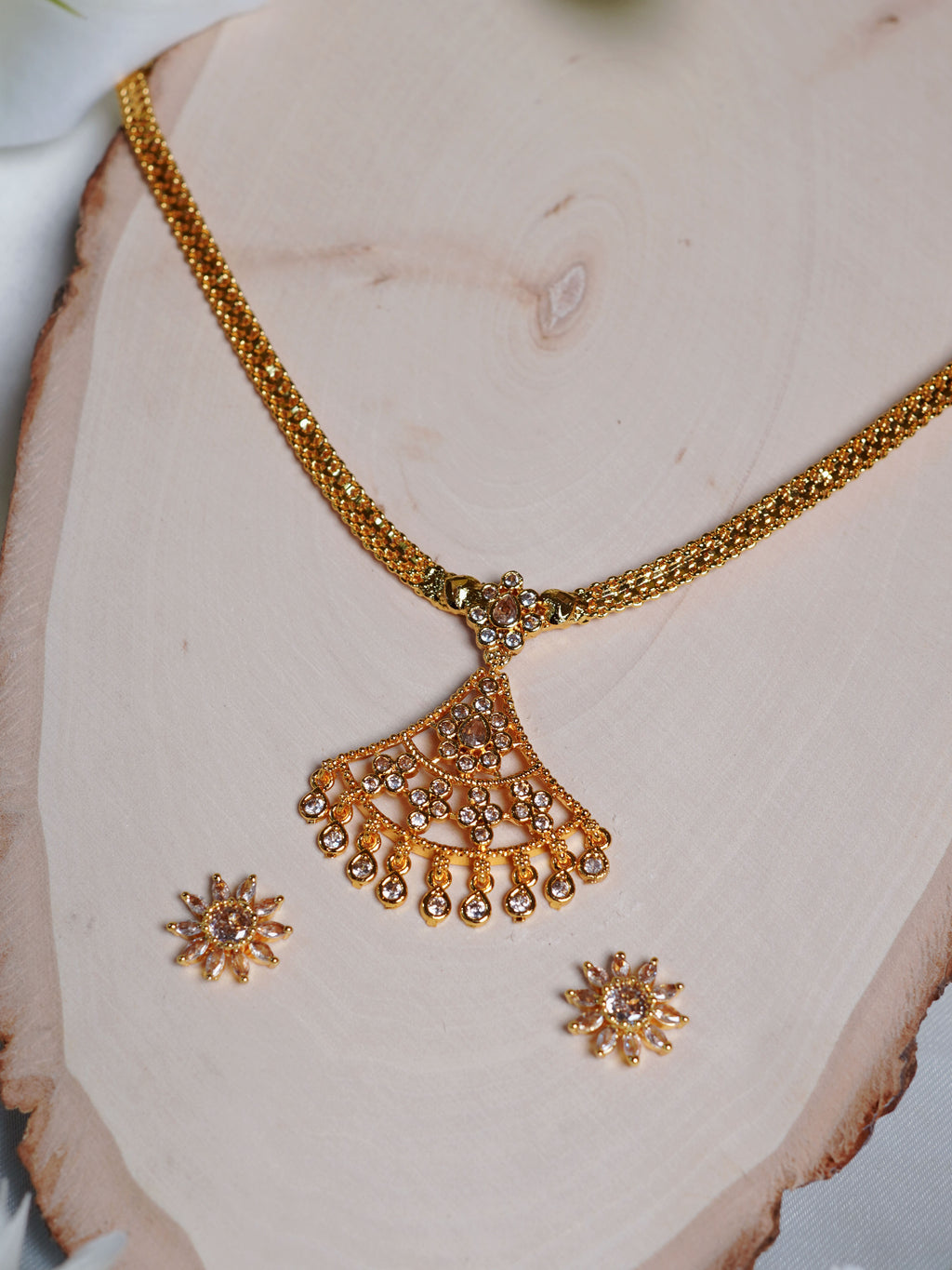 Ivory Bloom Kundan Fan Necklace Set