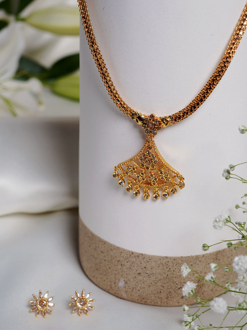 Ivory Bloom Kundan Fan Necklace Set