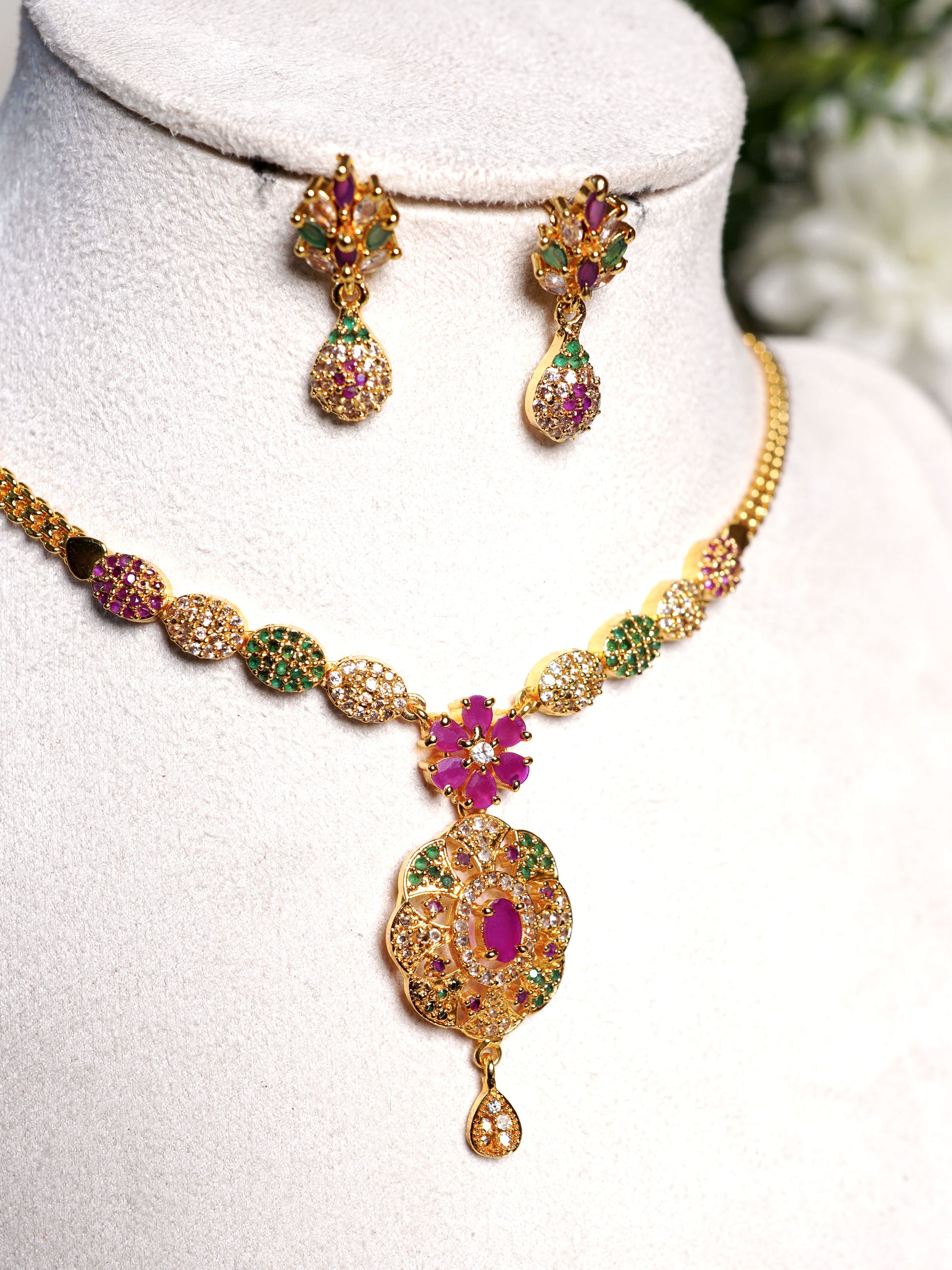 Royal Bloom Kundan Medallion Necklace Set