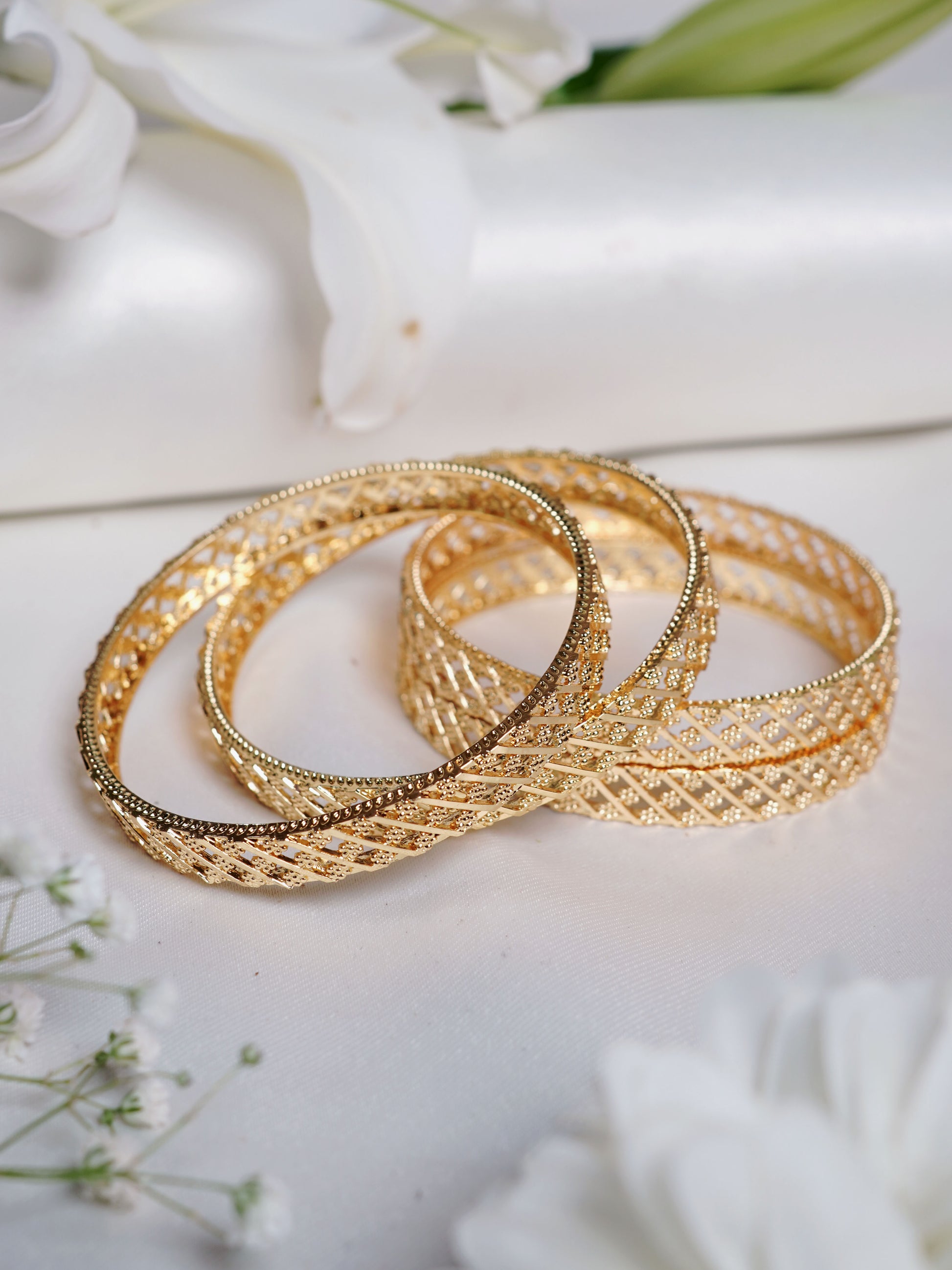 Diagonal Jali Gold Bangle Set