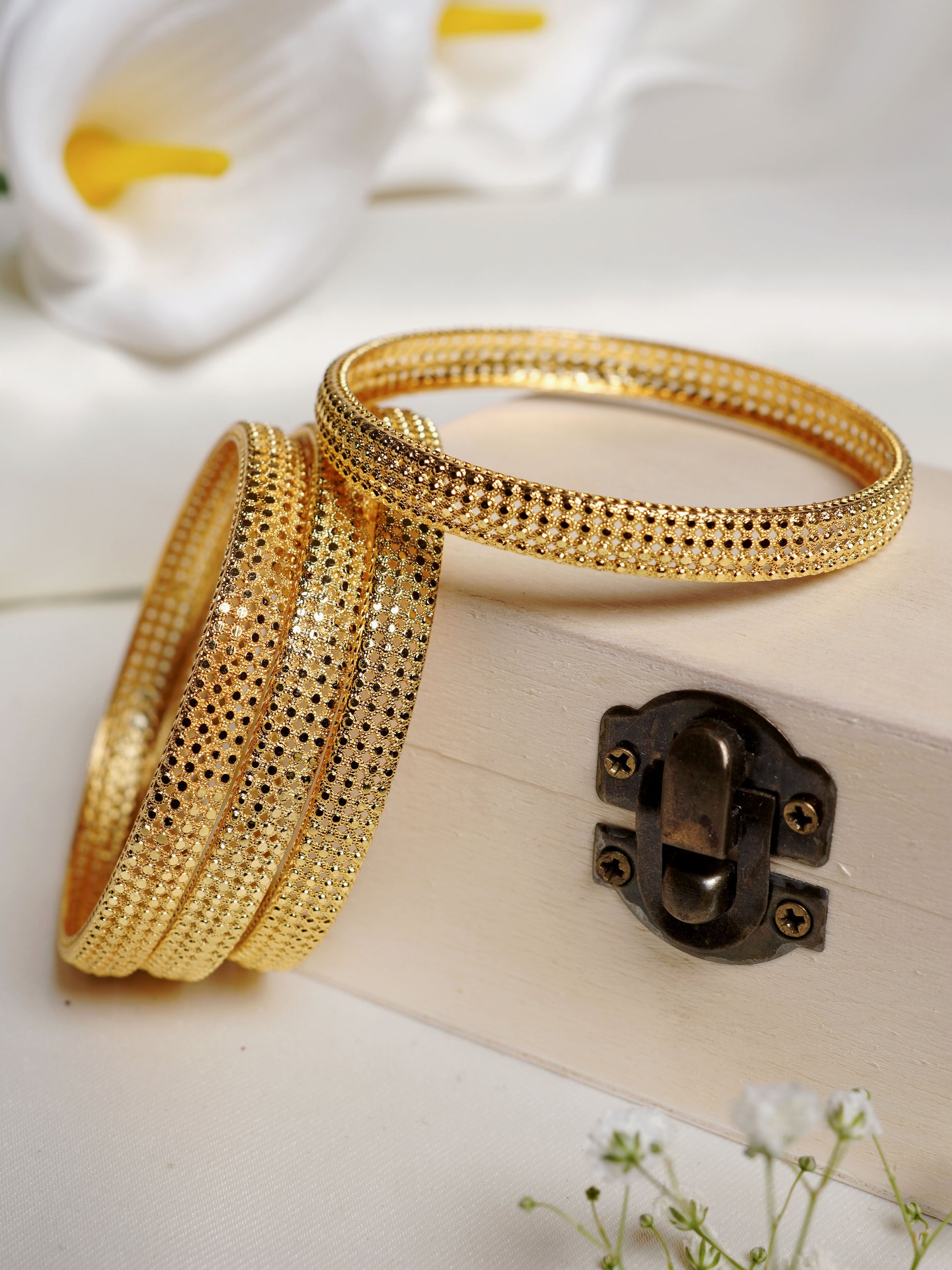Dotted Jali Gold Bangle Set