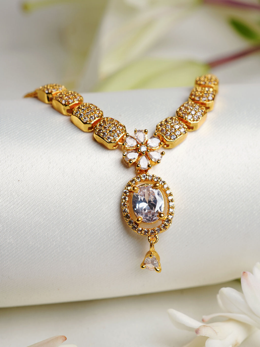 Ivory Radiance Floral Necklace Set
