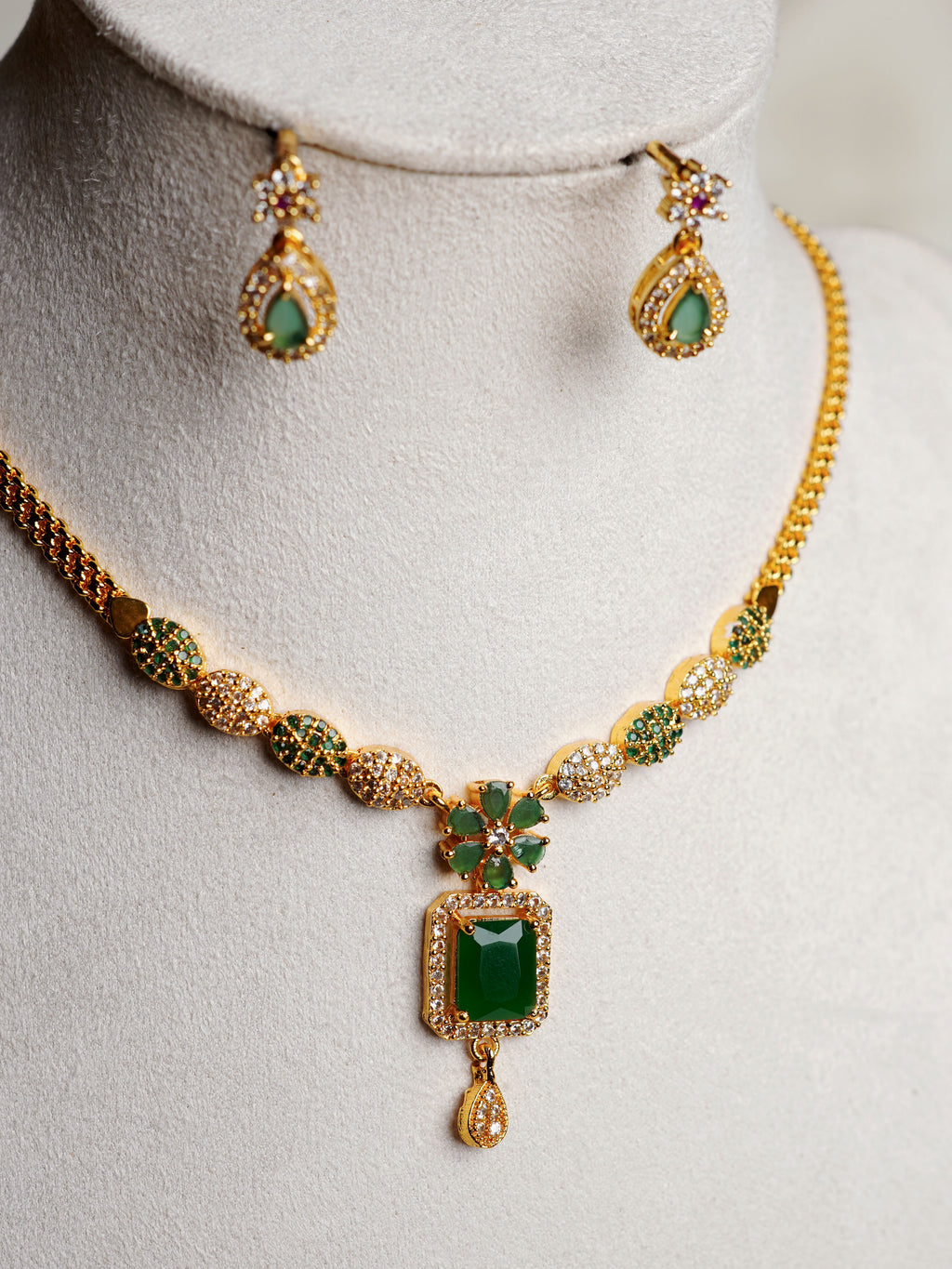 Emerald Bloom Crystal Pendant Necklace Set