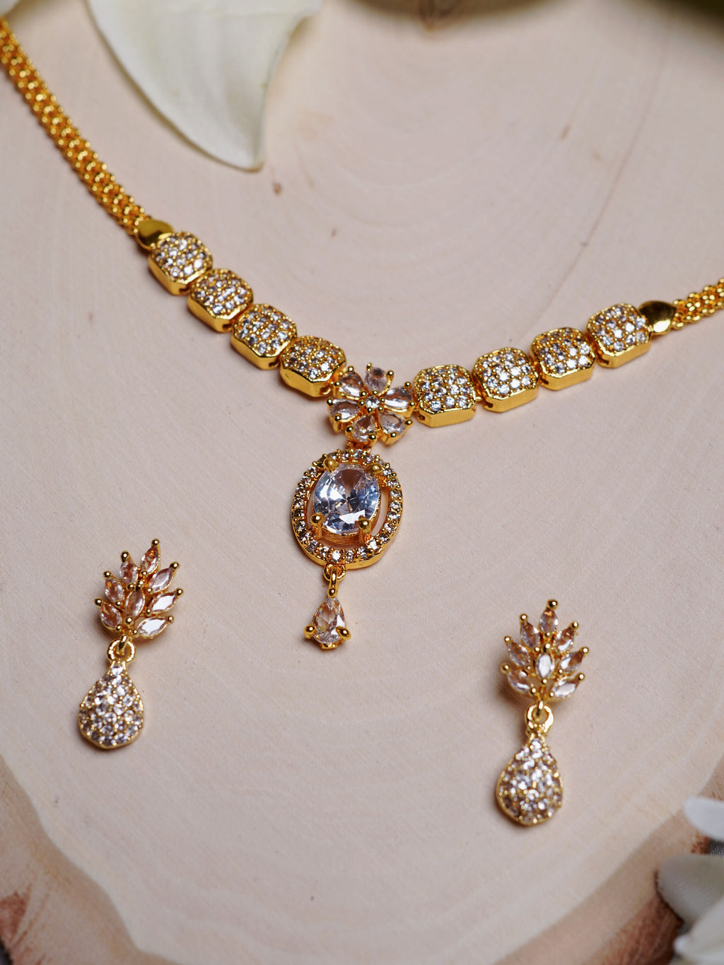 Ivory Radiance Floral Necklace Set