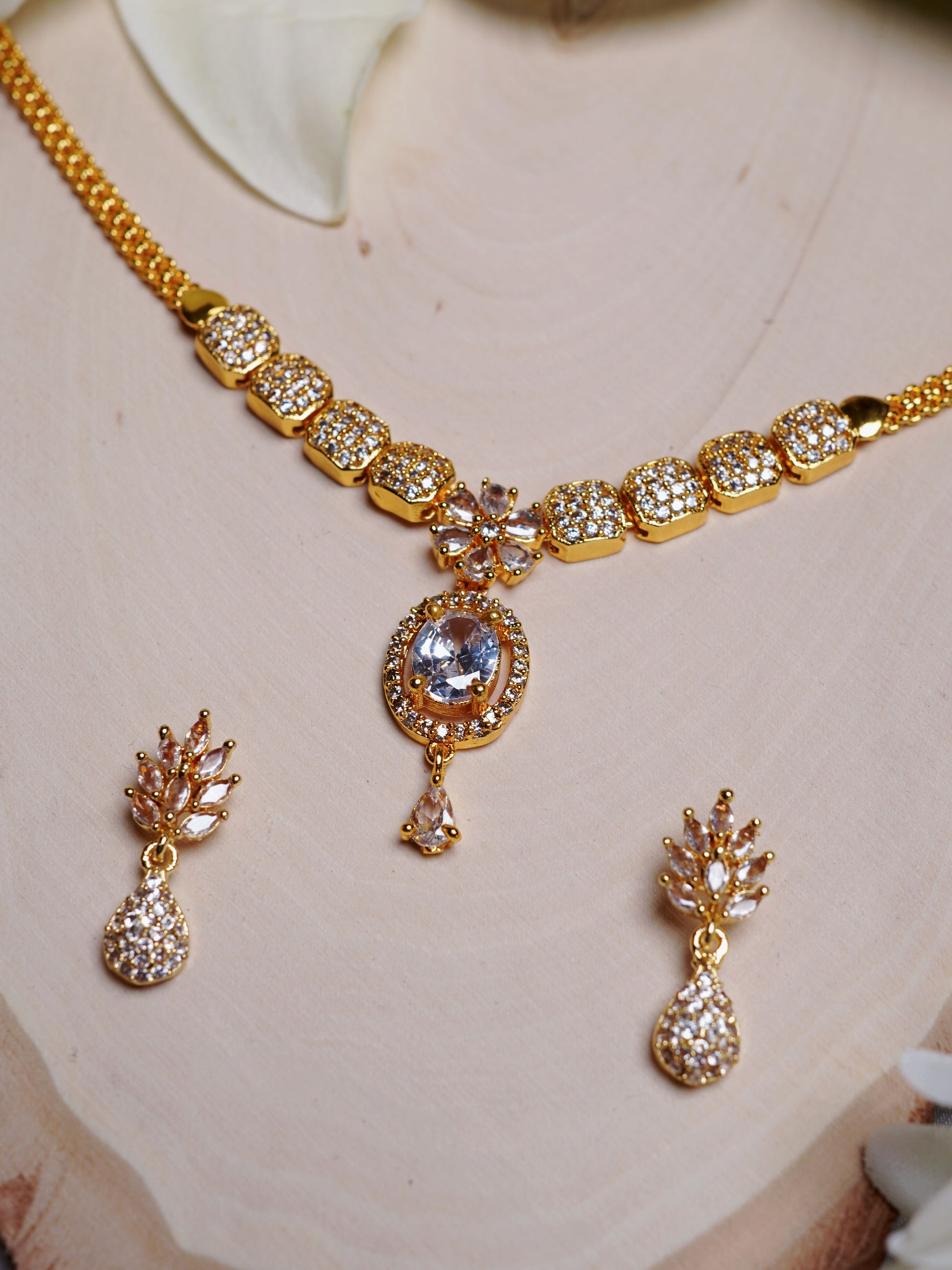Ivory Radiance Floral Necklace Set