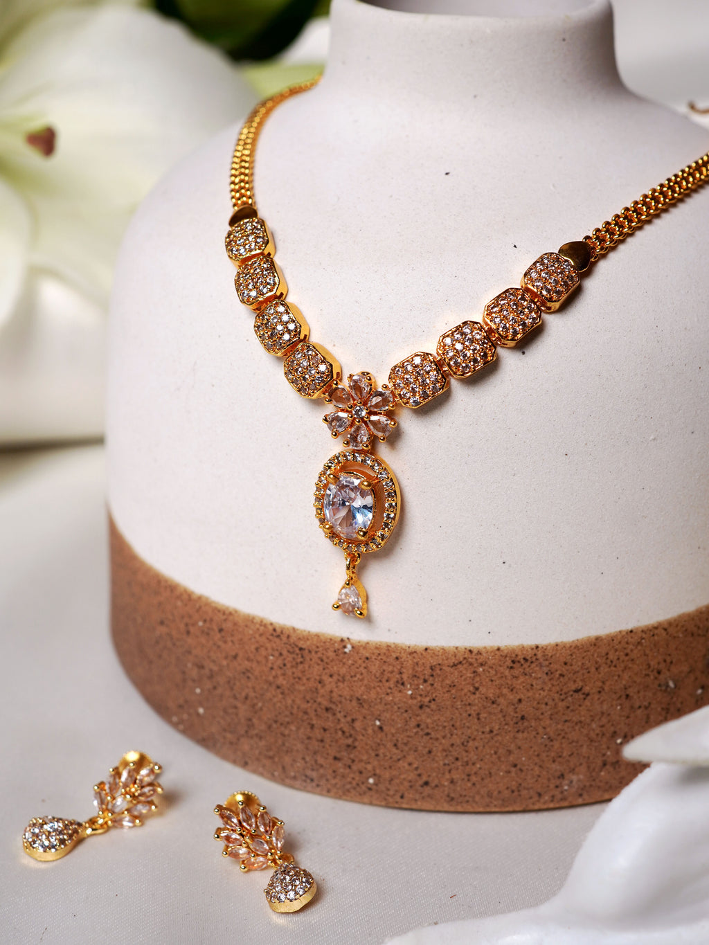Ivory Radiance Floral Necklace Set
