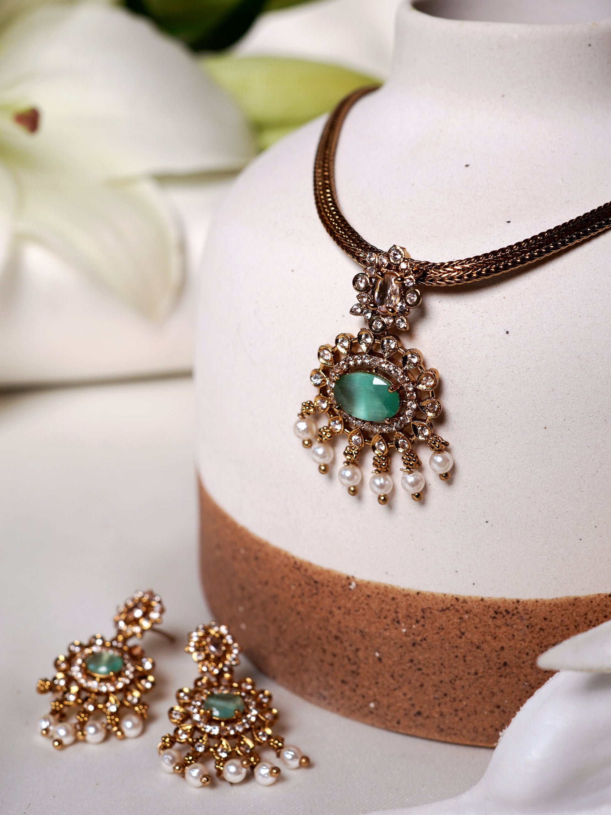 Mint Royale Pearl Drop Necklace Set