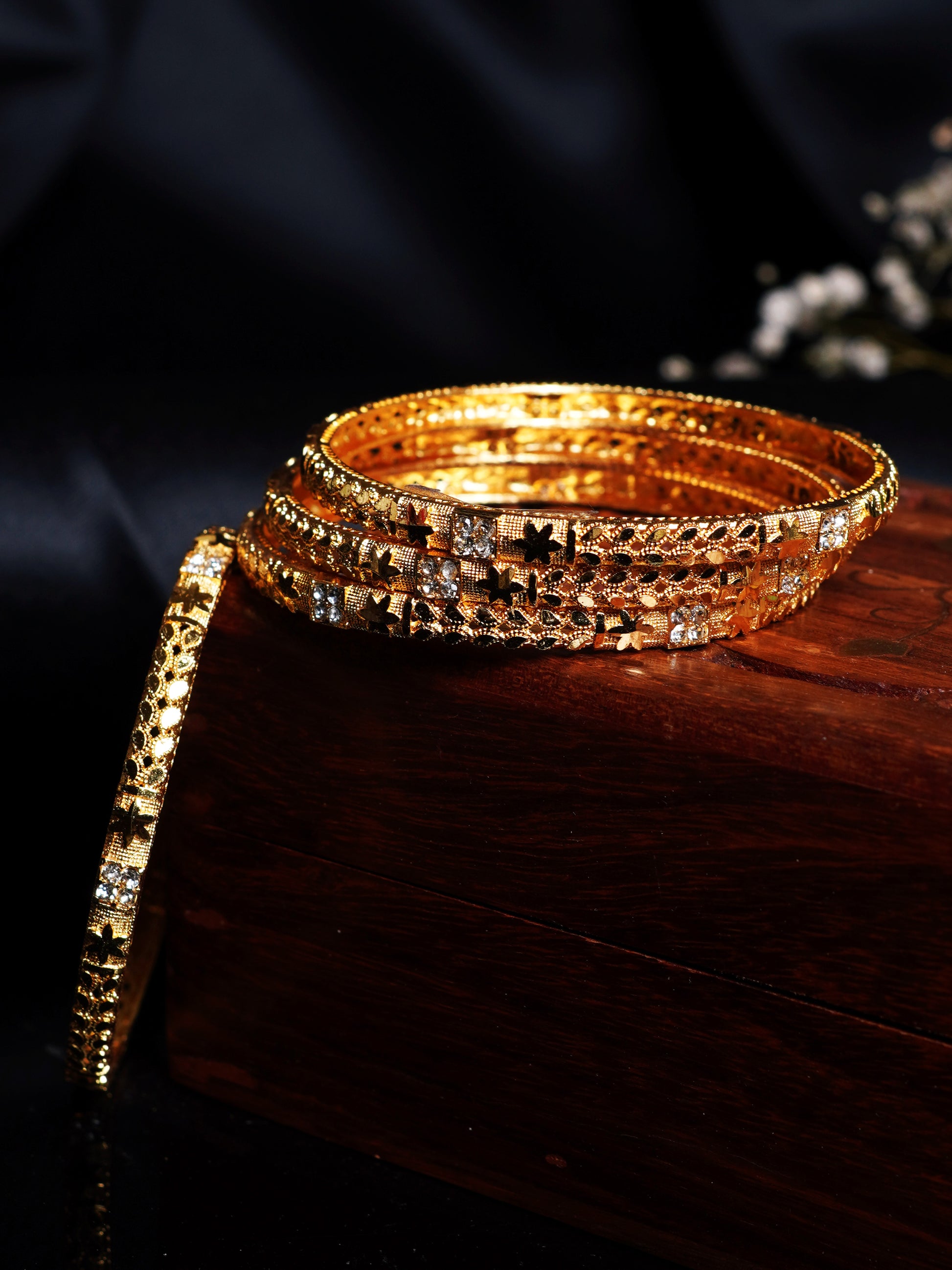 Dual Tone Buti Design Bangle Set