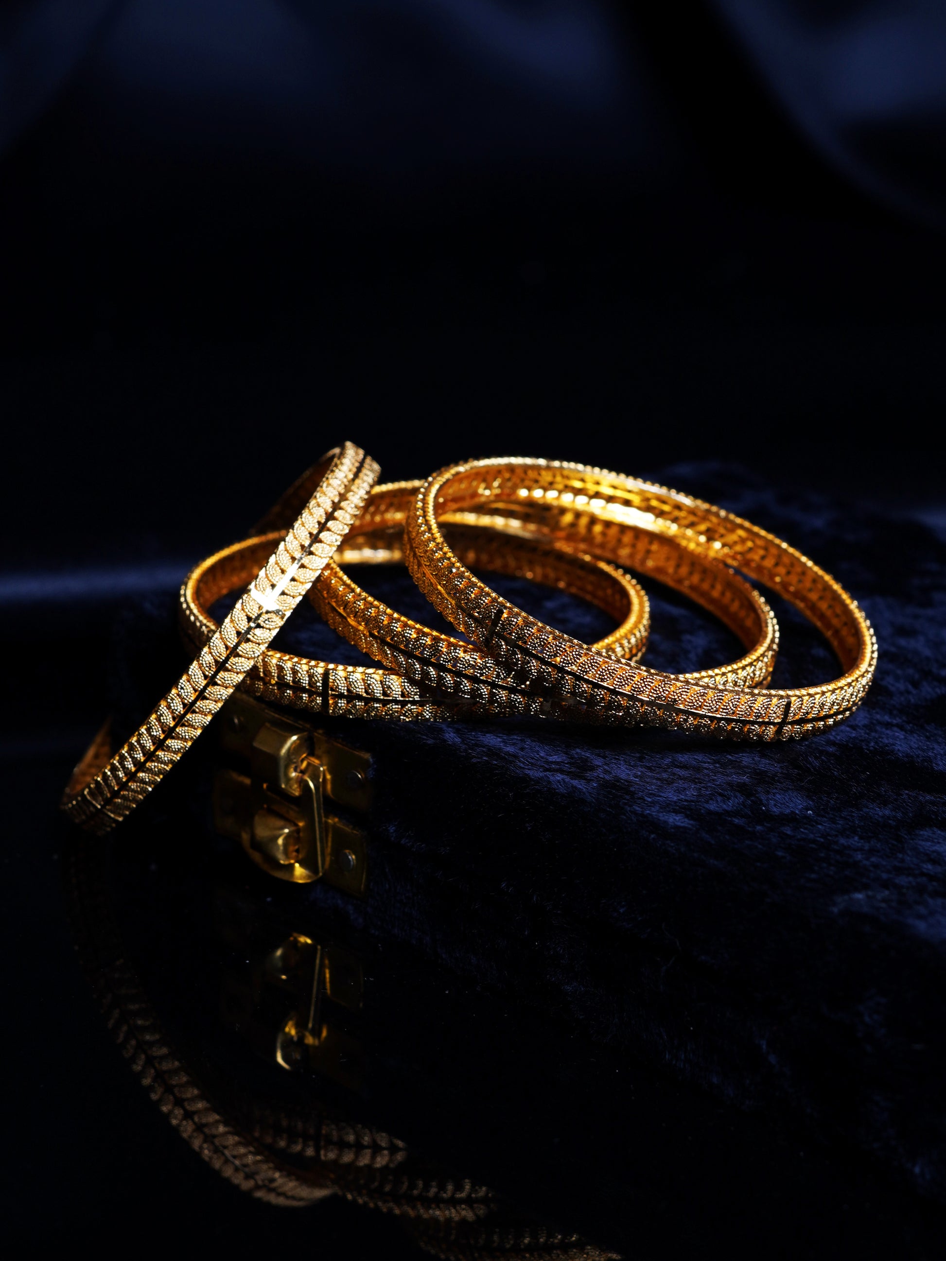 Leaf Pattern Textured Gold Bangle Set