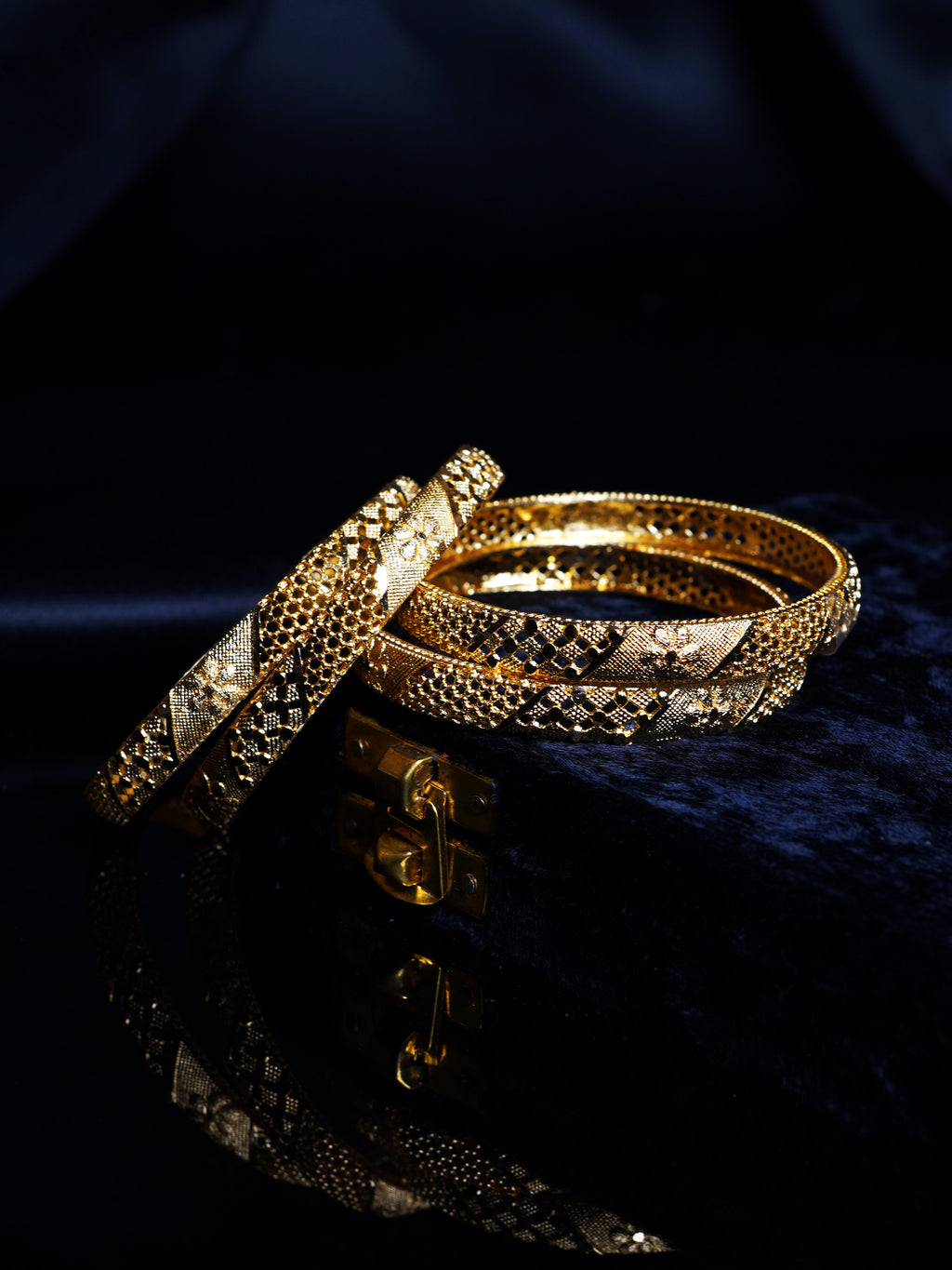 Geometric Cutwork Gold Bangle Set