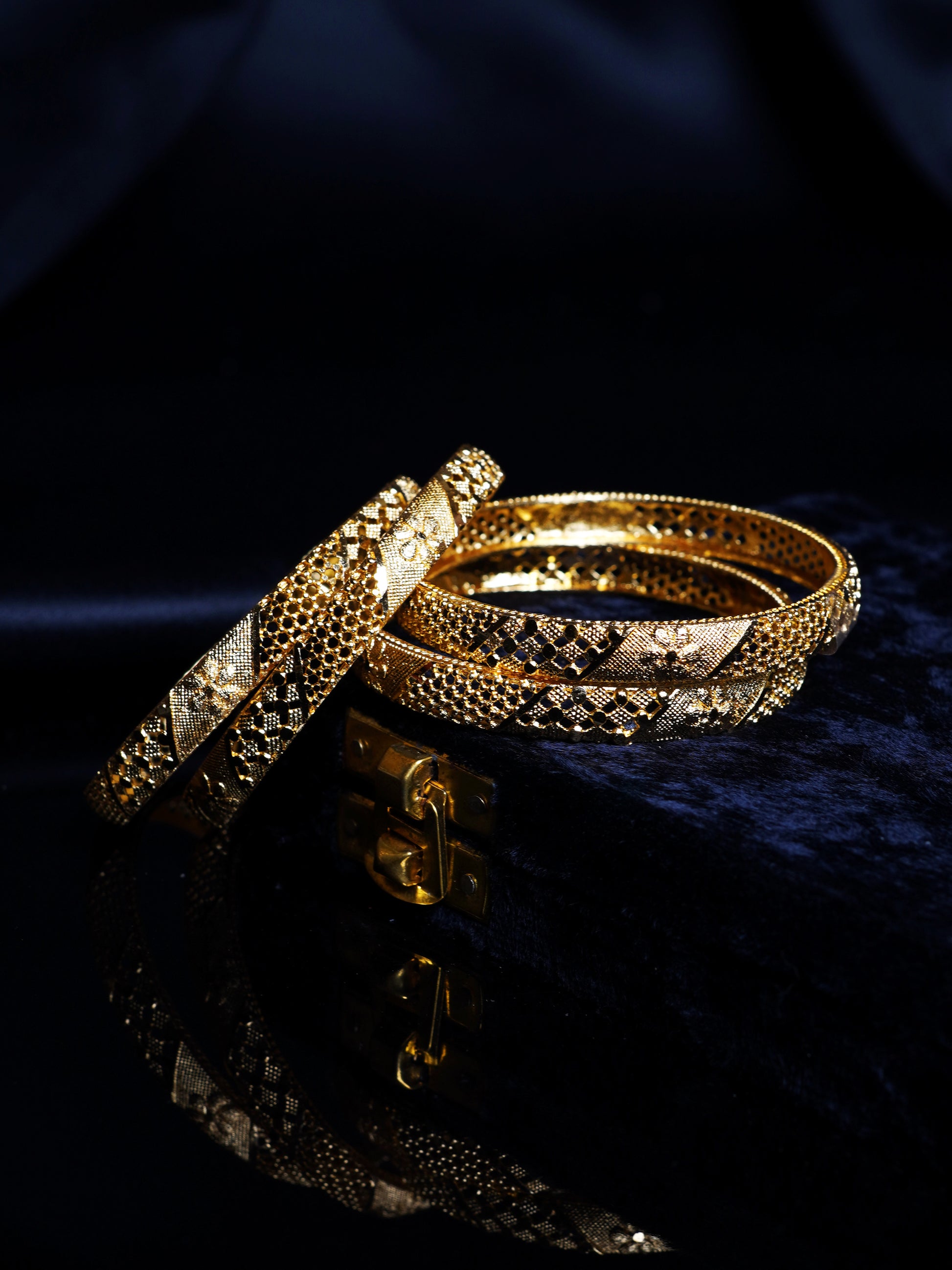 Geometric Cutwork Gold Bangle Set