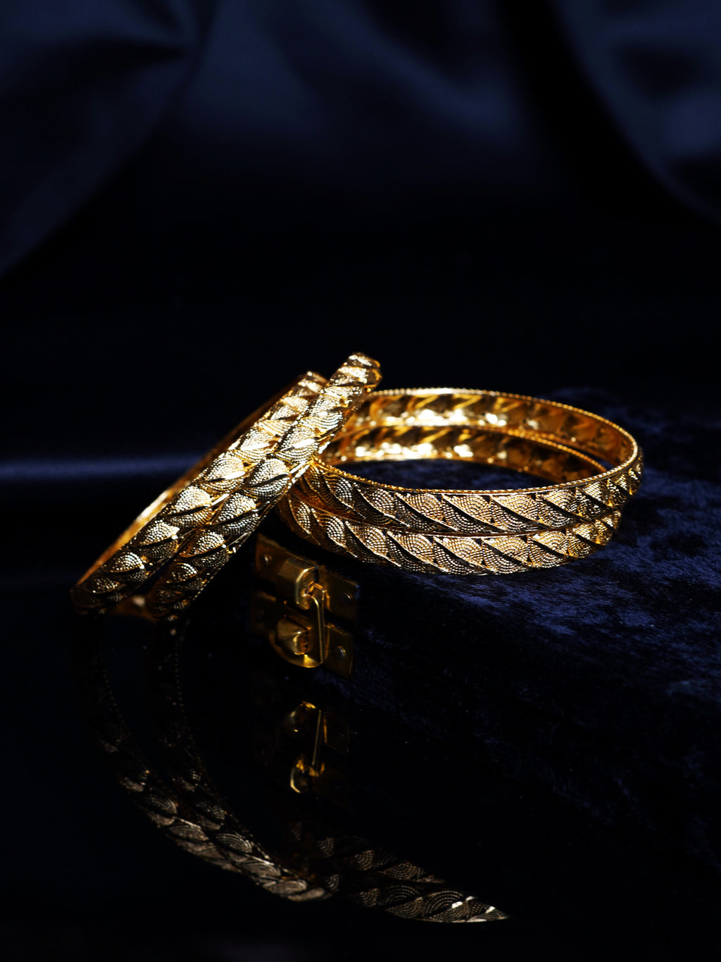 Leaf Pattern Gold Bangle Set