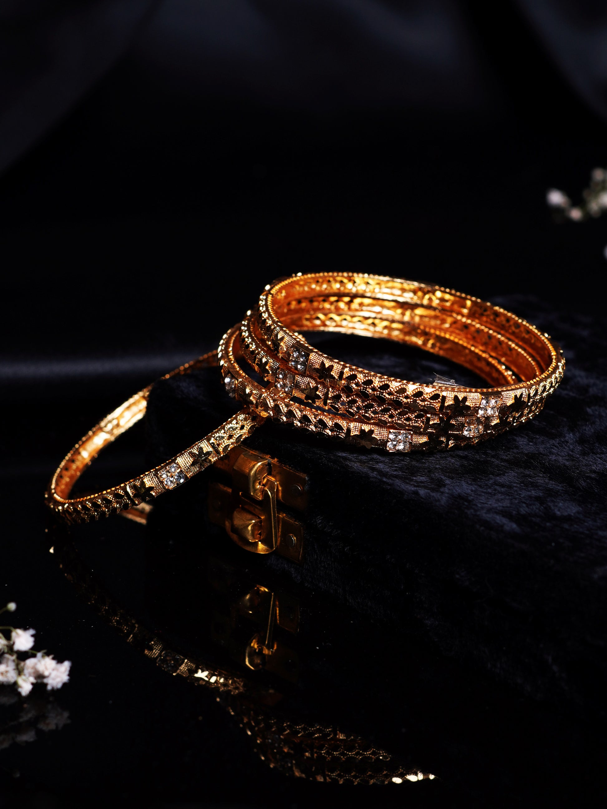 Dual Tone Buti Design Bangle Set